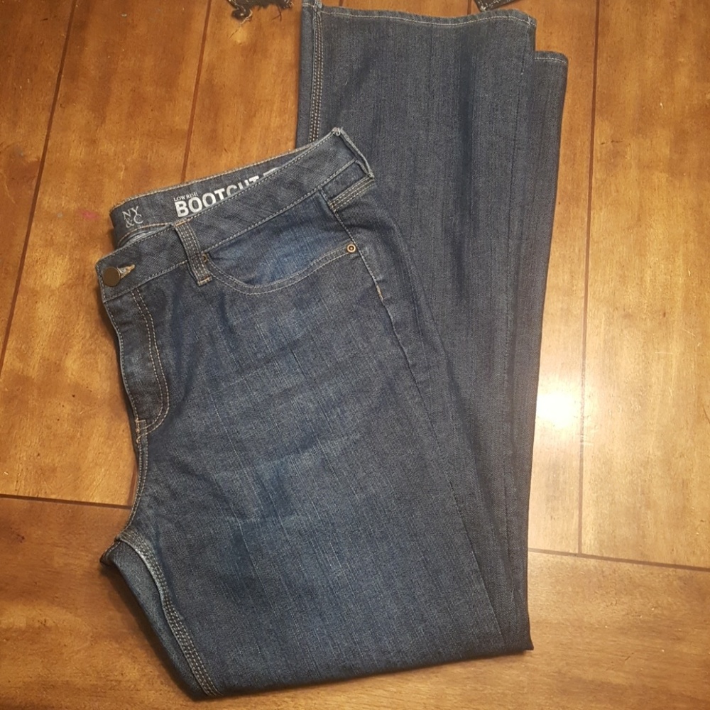 NY&C LOWRISE BOOTCUT CURVY JEANS